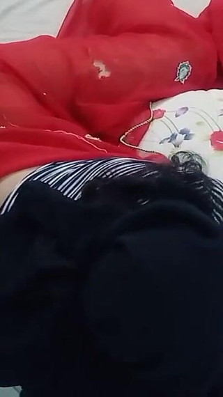 XXX Desi La demi-soeur pakistanaise (demi-soeur) Sara a été appelée de l'Inde à Lahore et sa chatte a été beaucoup baisée