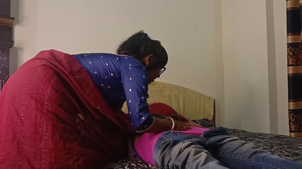 Deux étudiants baisent la femme de leur professeur