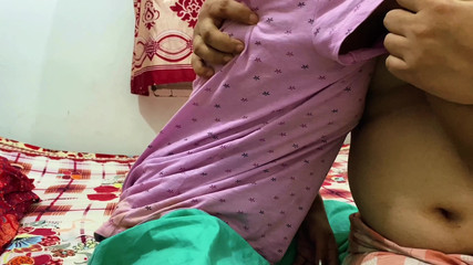 Enfoncer dur Desi Bhabi avec un son sale