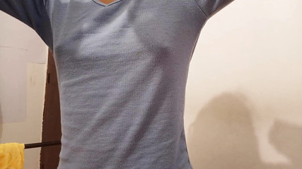 Fille pakistanaise montrant ses courbes P1