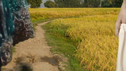 Couple pakistanais sexe en plein air dans les champs du village S1 Épisode 4
