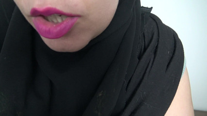 Arabe brune aux gros seins et à la chatte poilue