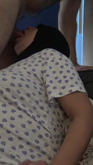 Femme musulmane mendiant une bite