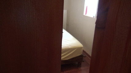 Une belle-mère cocu algérienne française de 55 ans est surprise en train de baiser sa chatte poilue