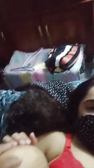 Baiser la belle-soeur chaude, elle était pleine en appréciant le sexe