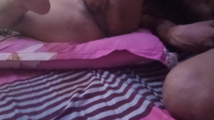 Première nuit de sexe d'un couple bangladais marié