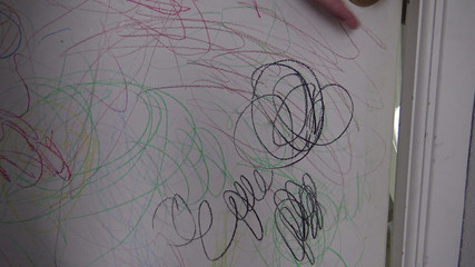 Beau-fils a surpris sa belle-mère en train de sucer une bite noire dans la salle de bain