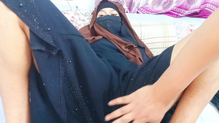 Une femme expatriée a éteint sa jeunesse avec moi