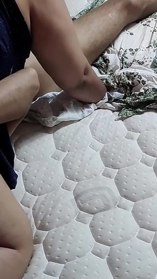 Une prostituée marocaine se fait baiser par un tunisien avec une grosse bite dans un hôtel