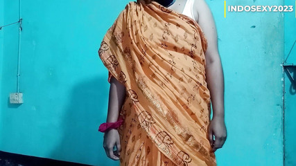 Mon sexe de femme de chambre est très beau alors je l'ai serré dans mes bras et je l'ai baisé 2023