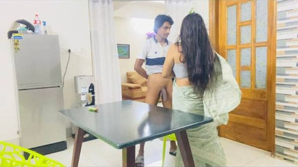 Je pense que j'apprécie davantage le sexe anal, alors Bhabir me rend heureux