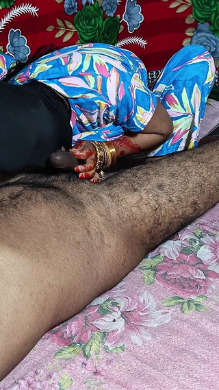 Ma copine fait la meilleure pipe avec une longue langue. avec Lécher Dick. et des boules....