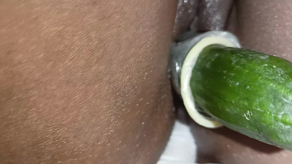 Amusement raté avec le concombre