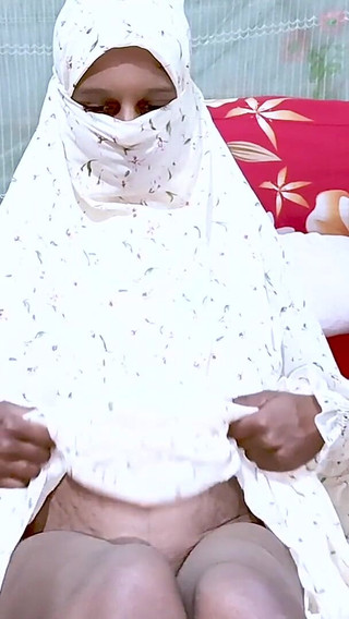 Vidéo de doigté d'une fille pakistanaise portant le hijab.