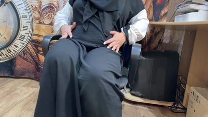 Regarder du porno et se masturber MILF arabe