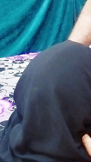 Cocu emmène parfois un de mes amis pour la baiser.