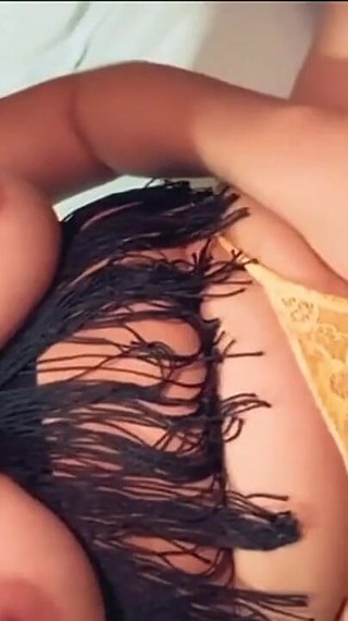 Sexe arabe égyptien Sharmota, il a mis de la pommade dans mon cul et m'a baisé fort