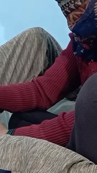 Desi Bhabhi masturbe Devar avec une très bonne branlette