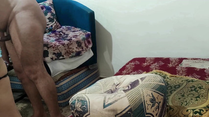 Le patron de mon mari m'a baisé devant lui pour une augmentation professionnelle