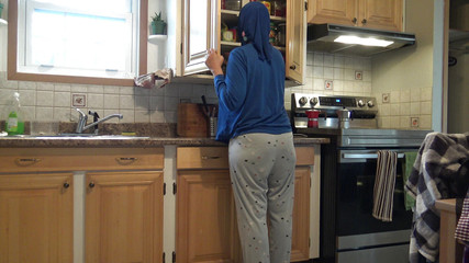 Vrai couple de lesbiennes arabes à Marseille