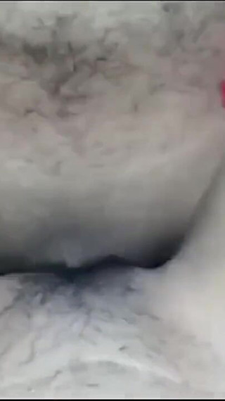 Oups ! la connexion de ces demi-frères est sexy et amusante-porno en espagnol. Ils deviennent excités.