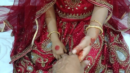 Première nuit de mariage bengali, nuit de noces, vidéo de sexe d'un couple romantique