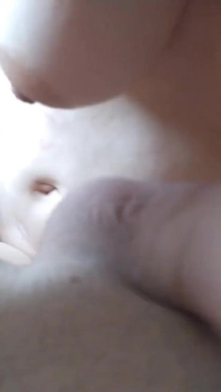 Ma femme supplémentaire chez moi et suce ma grosse bite