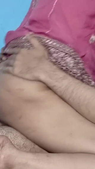 Une fille arabe portant le hijab a fait une merveilleuse pipe de Bigcock puis chevauche une cow-girl tout en criant fort