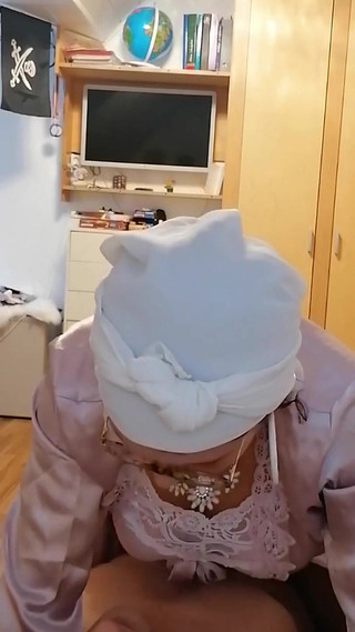 La belle-mère est venue voir son beau-fils le matin pour faire l'amour.