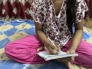 Baisée une fille sexy pour la première fois avec son monsieur privé, grosse bite, sexe douloureux