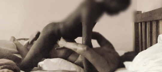 Sperme sur le cul de ma belle-mère