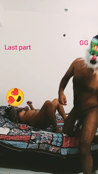 Gros cul laisse Debor baiser ses trous -girlgroup