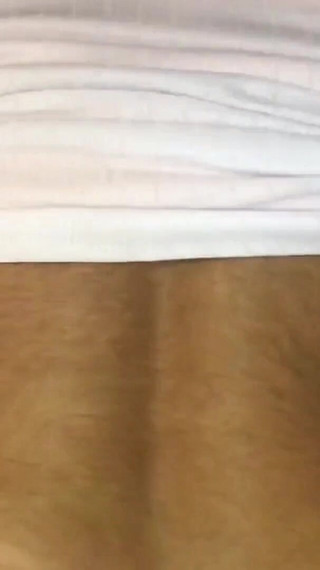 MILF au gros cul baisée dans la chatte et le cul par son beau-frère quand elle était seule à la maison