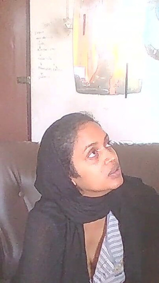 Hijab Lady travaille dans mon bureau à domicile, suce bien