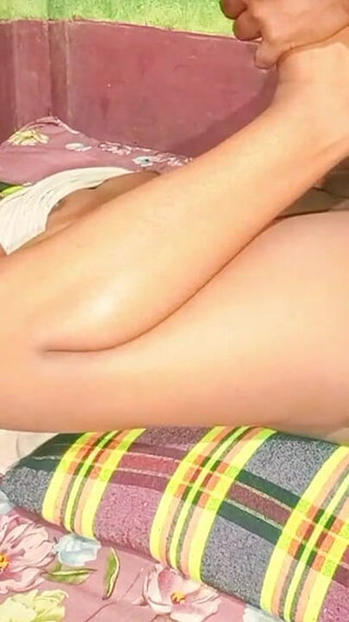 Au milieu de la nuit, tout le monde dans la maison et nous nous réveillons tous les deux pour faire l'amour