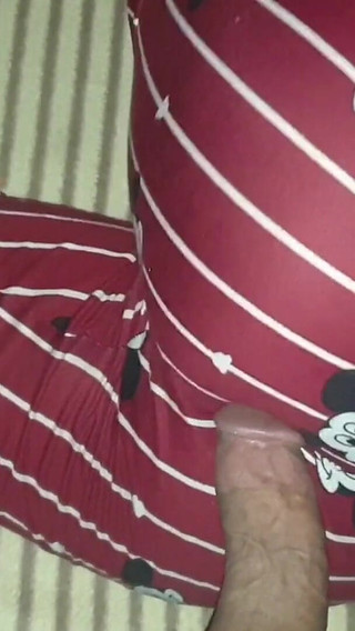 Une fille marocaine au gros cul apprécie mes montres de bite jusqu'à la fin.