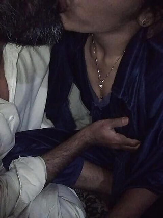 Desi Girl suce la bite d'un demi-frère