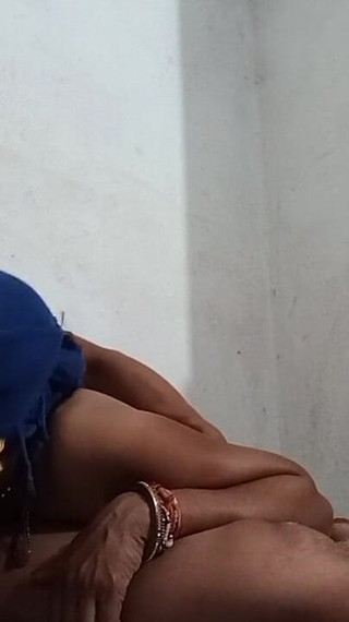 Couple chaud indien appréciant une vidéo de sexe oral