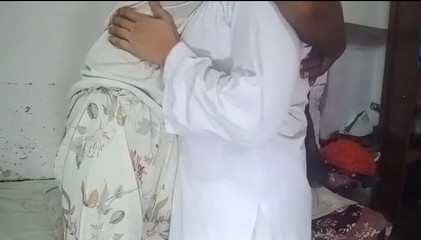 Une fille chaude pakistanaise séduit un professeur indien