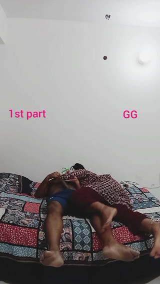 Bhabi au gros cul laisse Debor lui baiser les trous -girlgroup