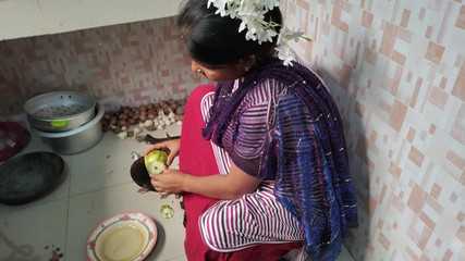 Je baise ma belle-sœur dans la cuisine