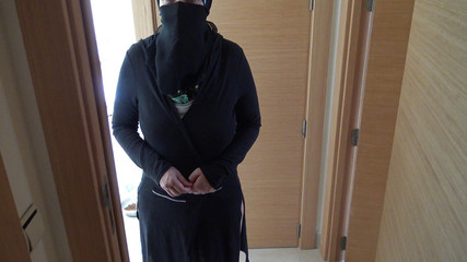 Un pervers britannique baise sa femme de chambre égyptienne mature en hijab