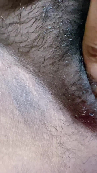 La belle Bavhi baise durement le sexe anal avec son mari quand son mari n'est pas à la maison