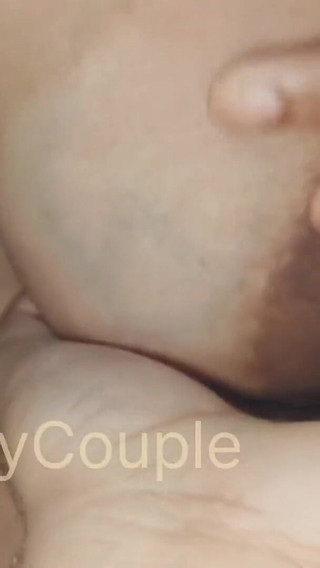 Une voisine indienne baisée par un garçon bangladais