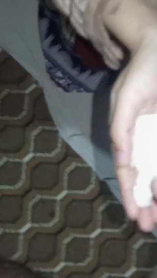 Unhappyball - Une fille hijab suce une bite et jouit dans la main