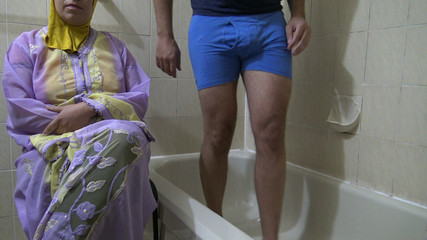 Jeux de pisse de belle-mère arabe