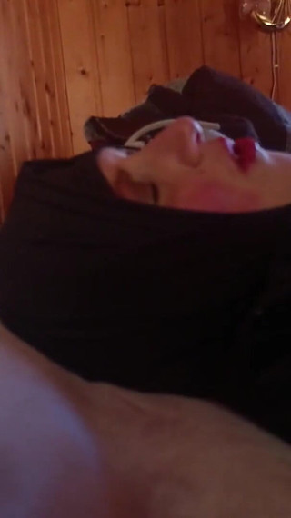 Mon mari est sorti, mon ami est entré. Sexe rapide et beaucoup de sperme. Vidéo tournée spontanément.