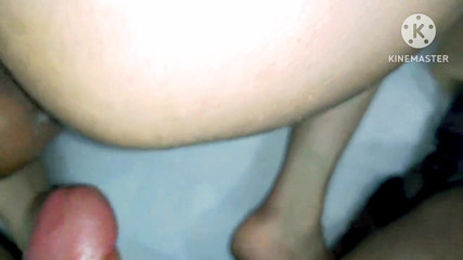 Alex a baisé sa demi-soeur portant le hijab sur la table en position de missionnaire avec