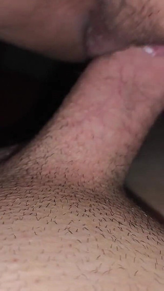 POV Bored Housewife enregistre une tricherie avec un étranger et une chatte Creampies