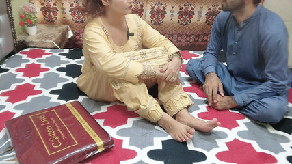 Une femme indienne desi a découvert que son mari la trompait maintenant, elle a été baisée par l'ami de son mari Clear Hindi Audio